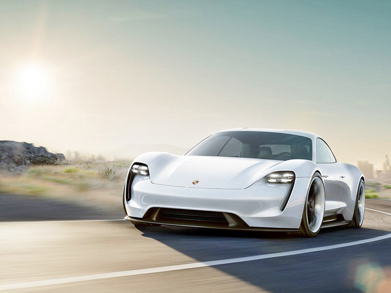 Giá xe điện Porsche Taycan nằm giữa Cayenne và Panamera