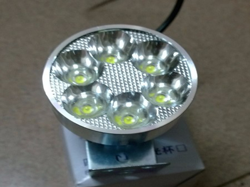 Lắp đèn trợ sáng 6 bóng nhanh-đúng kỹ thuật