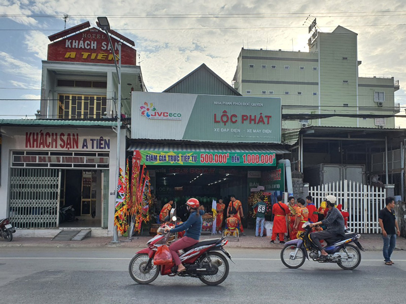 Mừng khai trương nhà phân phối xe điện độc quyền Lộc Phát tại Cái Bè, Tiền Giang