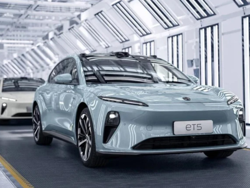 NIO sẵn sàng cạnh tranh BMW và Mercedes bằng chính sách pin