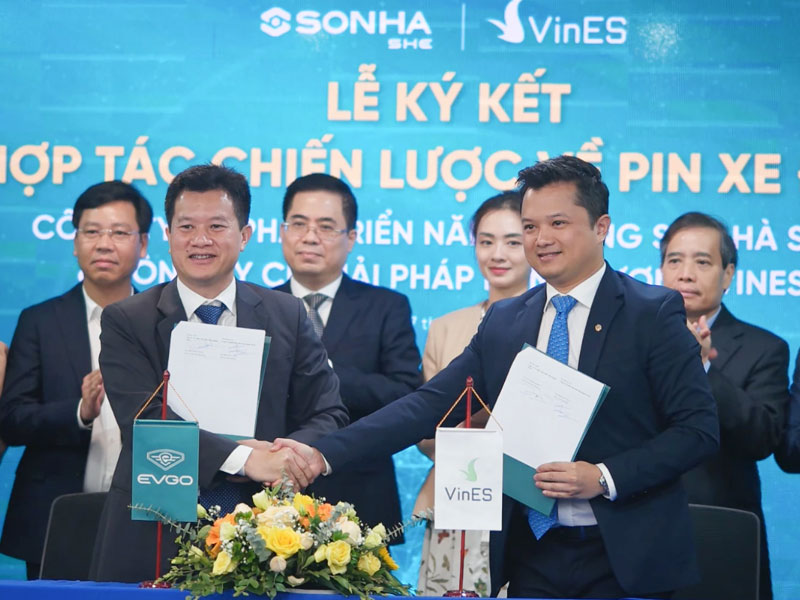 Phó TGĐ Hoàng Mạnh Tân chia sẻ về nhà máy pin VinES và Tesla