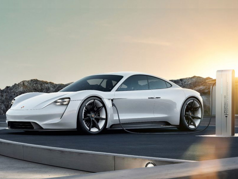 Porsche Taycan chơi lớn: sạc 4 phút đi được 100 km, sạc pin miễn phí trong vòng 3 năm