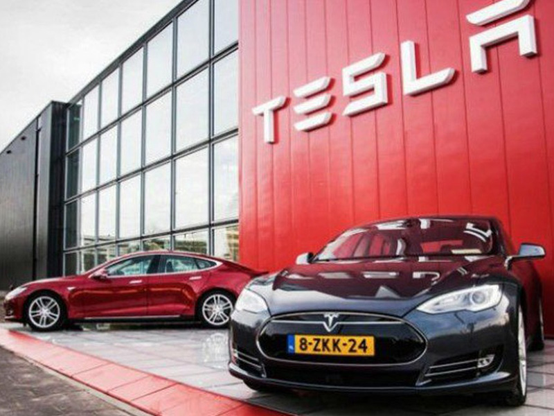 Tesla báo lãi kỷ lục