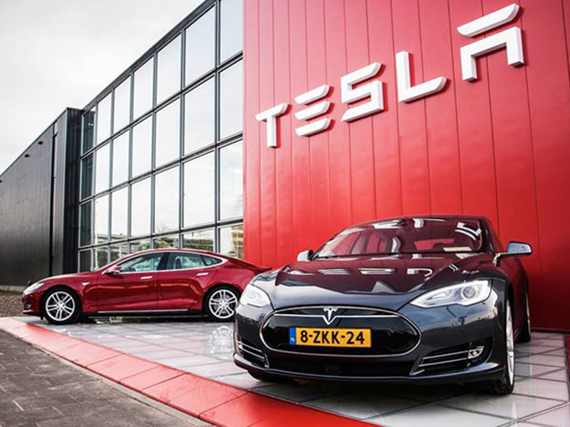 Tesla đang cạn nguồn tiền mặt và có nguy cơ cháy túi