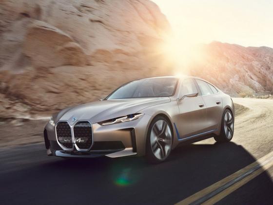 BMW vén màn hình ảnh Concept i4 nền tảng cho mẫu xe điện tương lai
