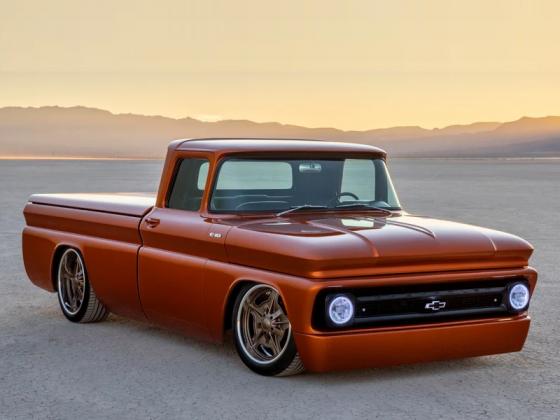 Hãng Chevy Lowrider “hô biến” xe bán tải cổ điển thành xe điện