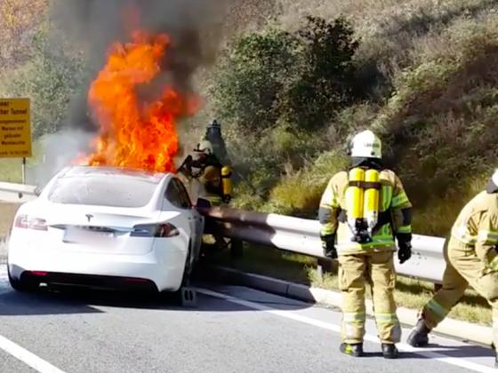 Hậu quả sẽ thế nào khi chiếc xe điện bốc cháy?