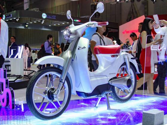 Honda EV Cub “siêu phẩm” xe điện với pin tháo rời thu hút giới trẻ sắp trình làng