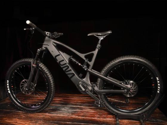 Luna tung quái vật điện X-1 Enduro 2000 watt 