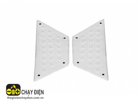 Miếng inox lót chân xe máy điện xmen