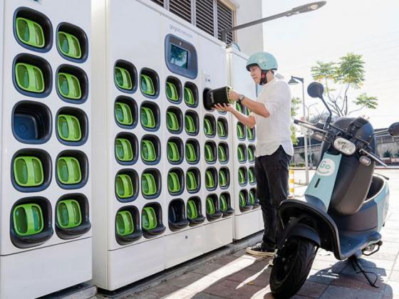 Những ai nên đầu tư kinh doanh tủ đổi pin xe máy điện