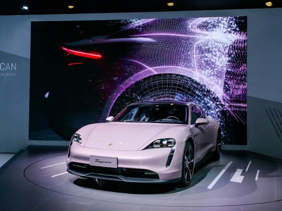 Porsche ra mắt xe điện Taycan RWD 2020 tại triển lãm ô tô Thành Đô