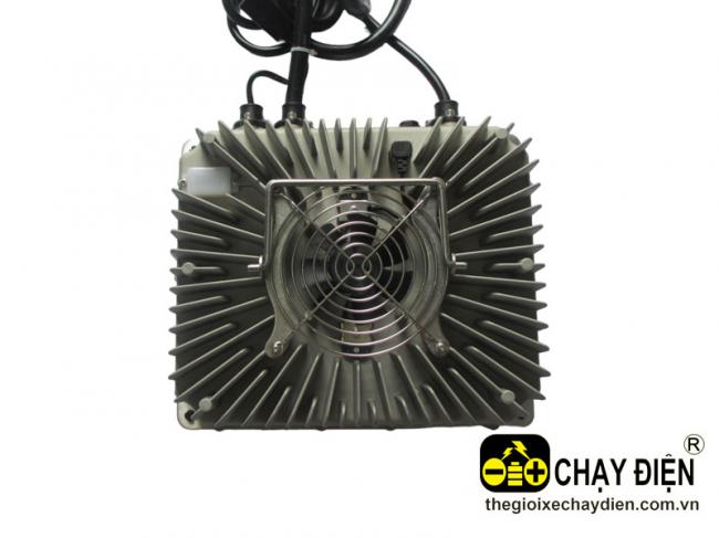 Sạc điện tử sử dụng cho ô tô điện CH4100-4830M 48V DC 30A Bạc