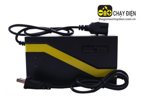 Sạc xe máy điện 48v-20ah đầu vuông cao cấp