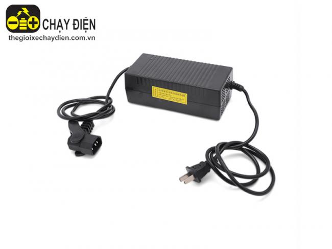 Sạc xe máy điện Giant M133 48v - 20a --