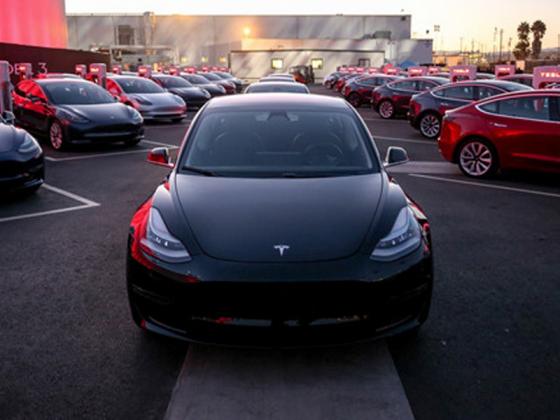 Tesla sẽ bắt đầu giao mẫu Model 3 tại châu Âu vào tháng 2