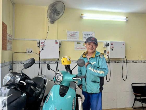 Thu nhập từ việc kinh doanh trạm sạc xe máy điện khoảng bao nhiêu tiền một tháng?