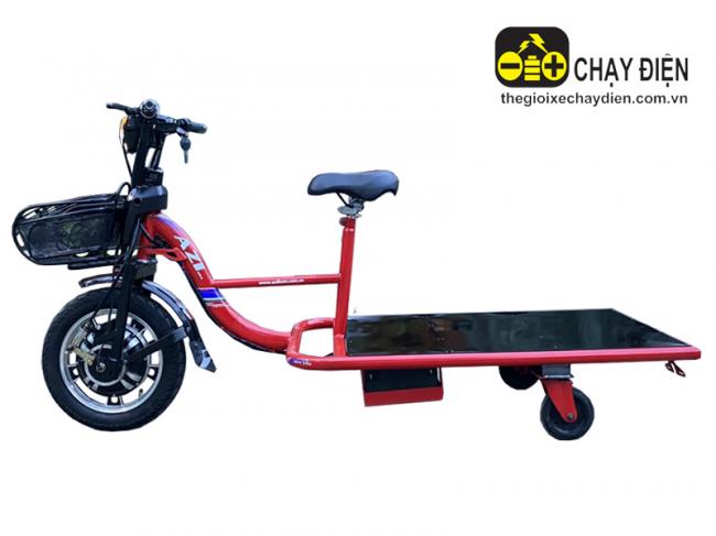 Xe 3 bánh chở hàng trong nhà xưởng Đỏ