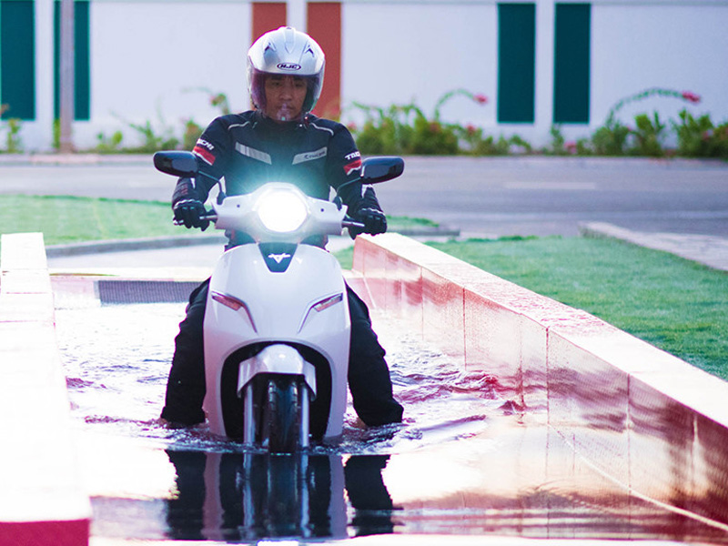 Trời mưa – mối nguy lớn nhất của xe điện