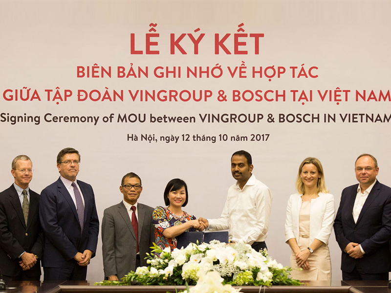Lễ ký kết biên bản ghi nhở về hợp tác sản xuất ô tô, xe máy điện giữa tập đoàn Vingroup và Bosch Việt Nam Lễ ký kết biên bản ghi nhở về hợp tác sản xuất ô tô, xe máy điện giữa tập đoàn Vingroup và Bosch Việt Nam
