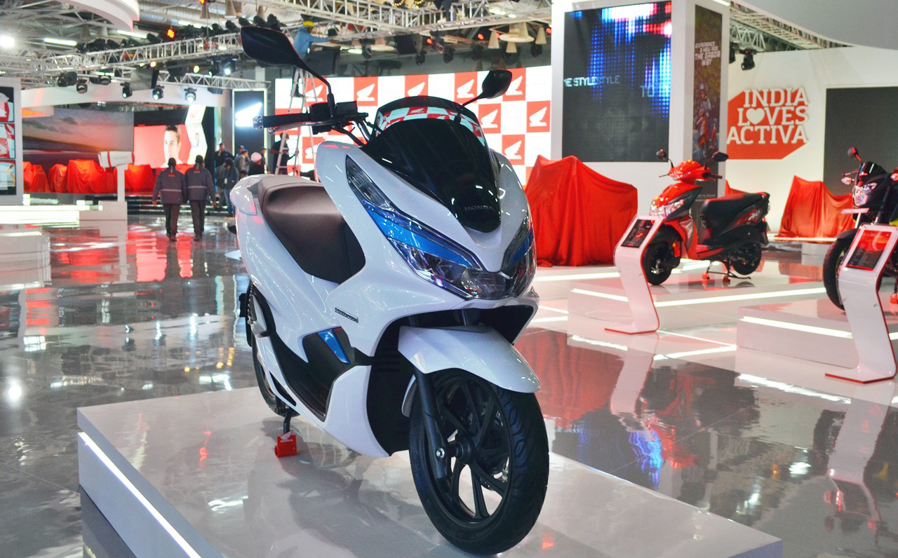 Honda PCX là một trong những mẫu xe máy điện sử dụng công nghệ tiên tiến nhất thế giới