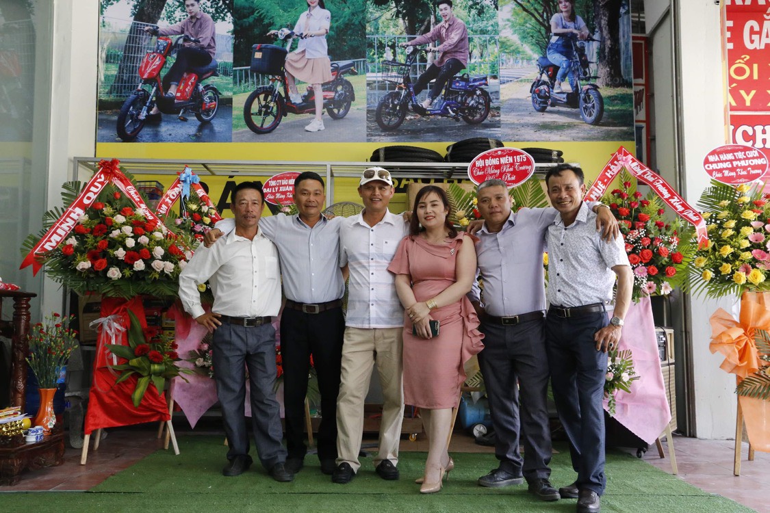 Sự kiện được tổ chức hoành tráng, sang trọng với sự góp mặt của bạn bè khách mời, các đại lý, đối tác trên toàn quốc Sự kiện được tổ chức hoành tráng, sang trọng với sự góp mặt của bạn bè khách mời, các đại lý, đối tác trên toàn quốc