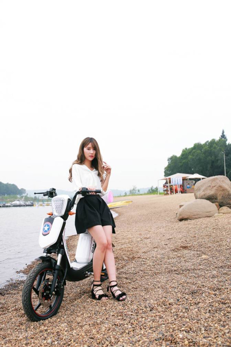 Quynh Anh Shyn xinh đẹp trong ta áo trắng Quynh Anh Shyn xinh đẹp trong ta áo trắng