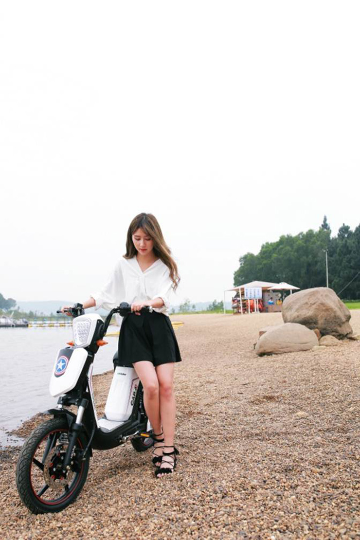 Quỳnh Anh Shyn đẹp ngỡ ngàng bên xe điện Hkbike Quỳnh Anh Shyn đẹp ngỡ ngàng bên xe điện Hkbike