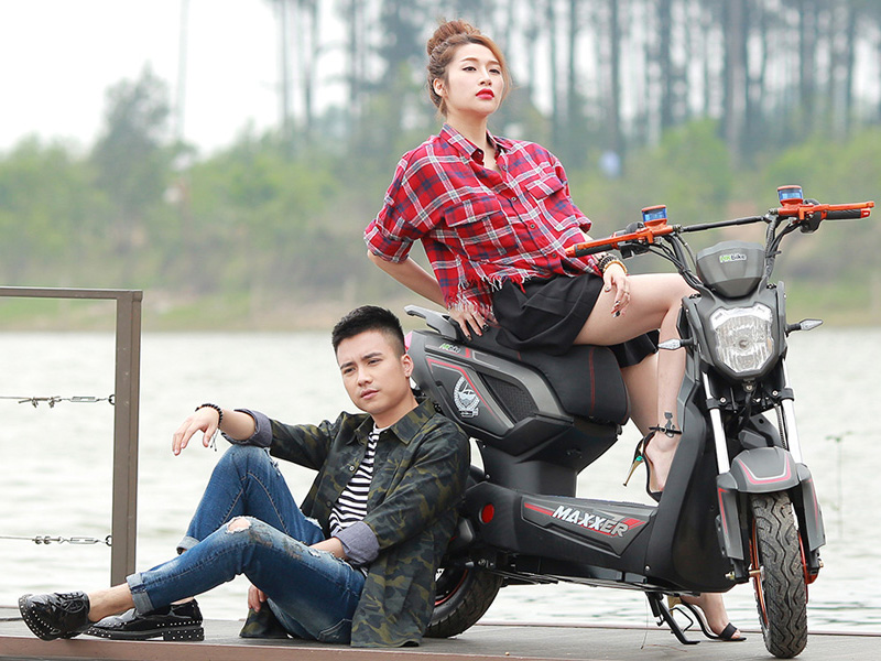 Chụp ảnh bên hồ nước Chụp ảnh bên hồ nước