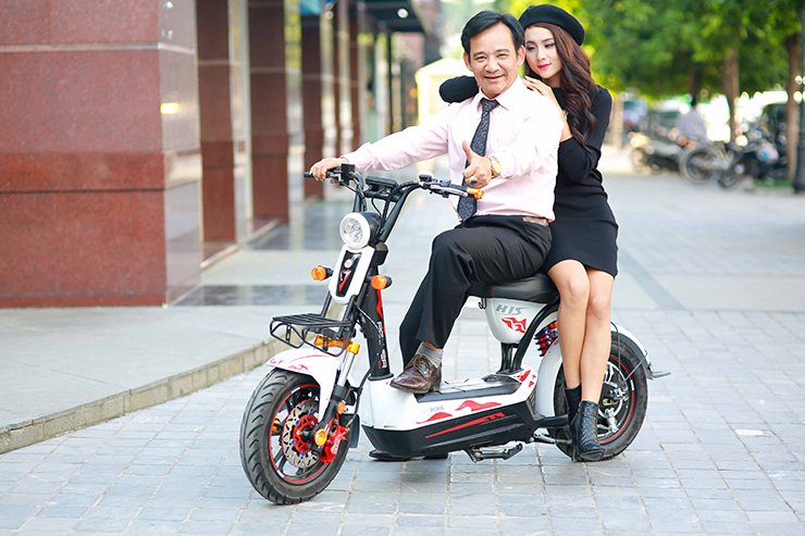 Người mẫu xe đạp điện 10