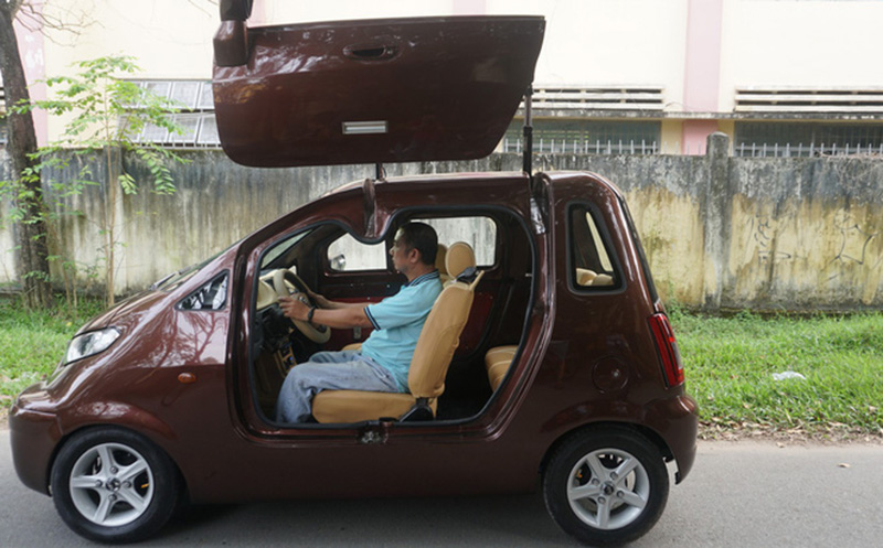 Chiếc ô tô điện tự chế của ông Trần Minh Tâm với cánh cửa nâng cực kỳ độc đáo