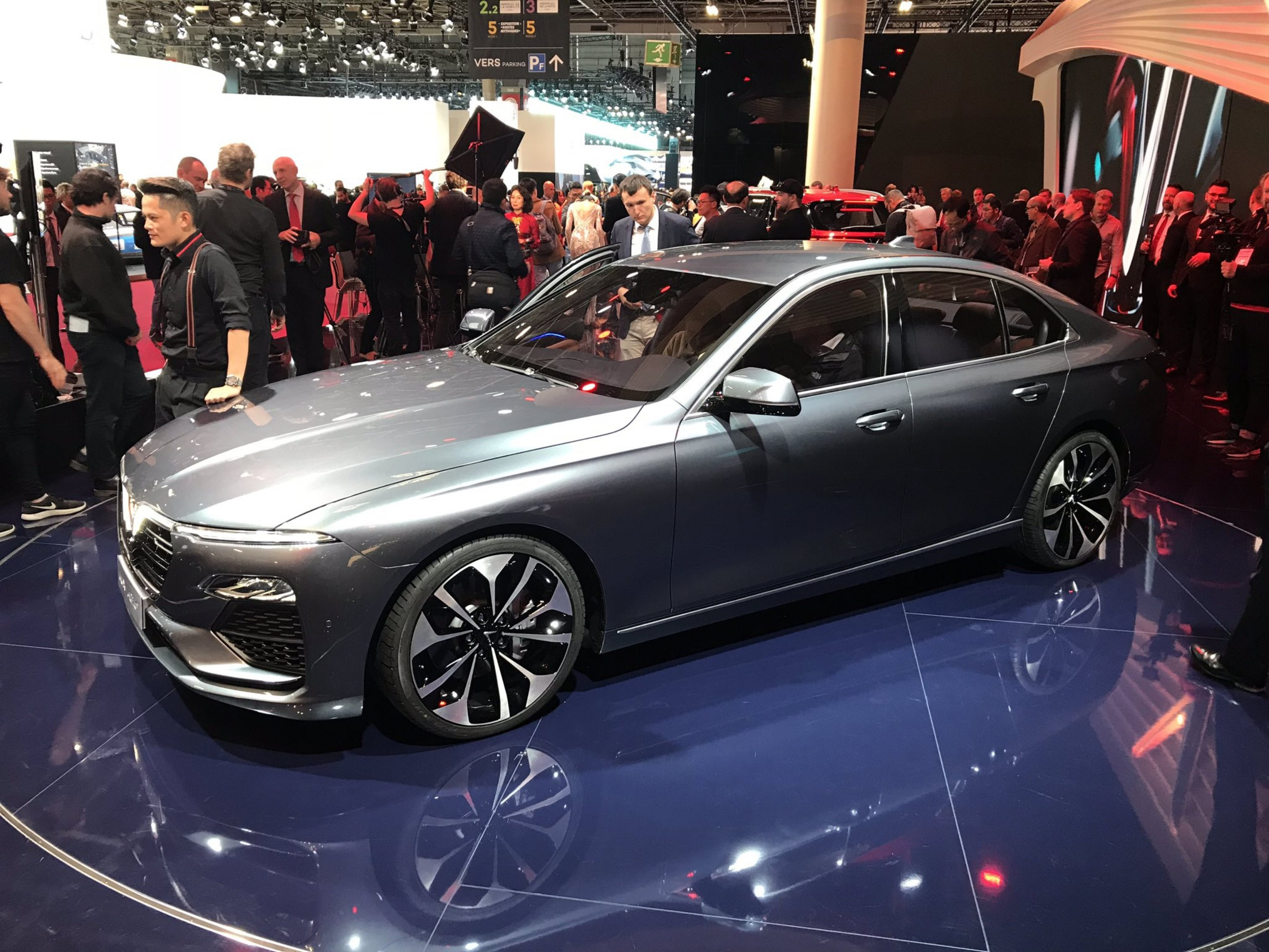 Ô tô điện VinFast tại triển lãm Paris Motor Show 2018