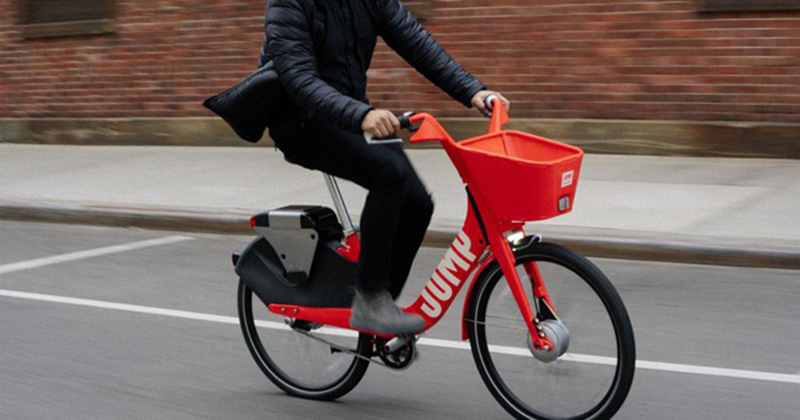Chiếc xe đạp điện JUMP Bike khi được nhìn từ phía trước Chiếc xe đạp điện JUMP Bike khi được nhìn từ phía trước
