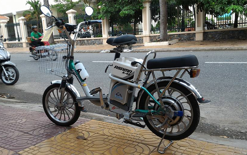 Kiểm tra bên trong của xe đạp điện, xe máy điện cũ Kiểm tra bên trong của xe đạp điện, xe máy điện cũ