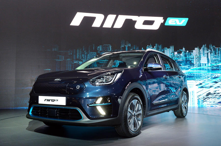 Dòng xe Niro EV, ban đầu được công bố thông tin vào tháng Giêng, là hơi chậm hơn khi tăng tốc 0-62mph so với dòng xe Hyundai Kona Electric, trong vòng 7,8 giây so với 7,6 giây. Dòng xe Niro EV, ban đầu được công bố thông tin vào tháng Giêng, là hơi chậm hơn khi tăng tốc 0-62mph so với dòng xe Hyundai Kona Electric, trong vòng 7,8 giây so với 7,6 giây.