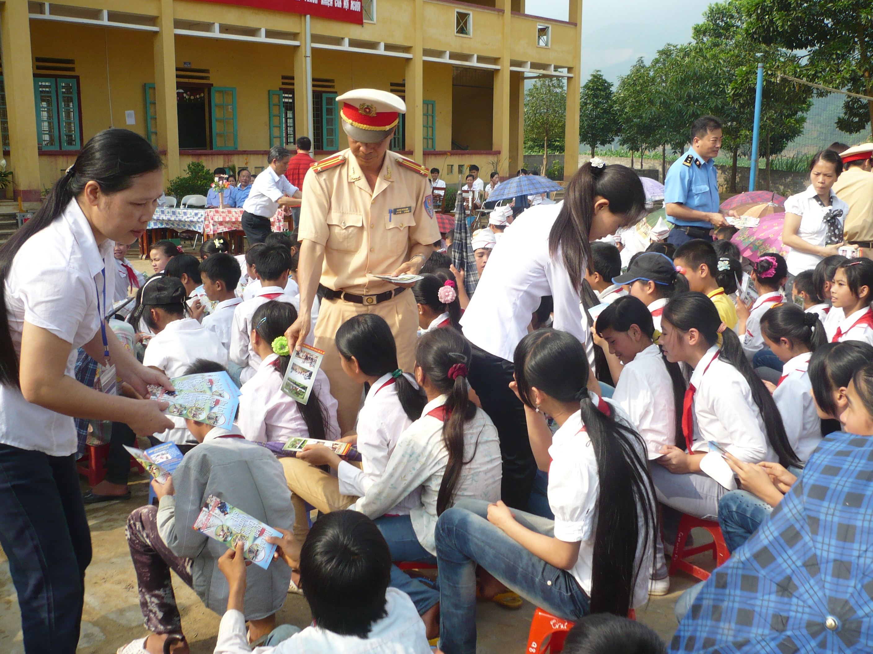 Cần đưa an toàn giao thông vào chương trình giáo dục học đường Cần đưa an toàn giao thông vào chương trình giáo dục học đường