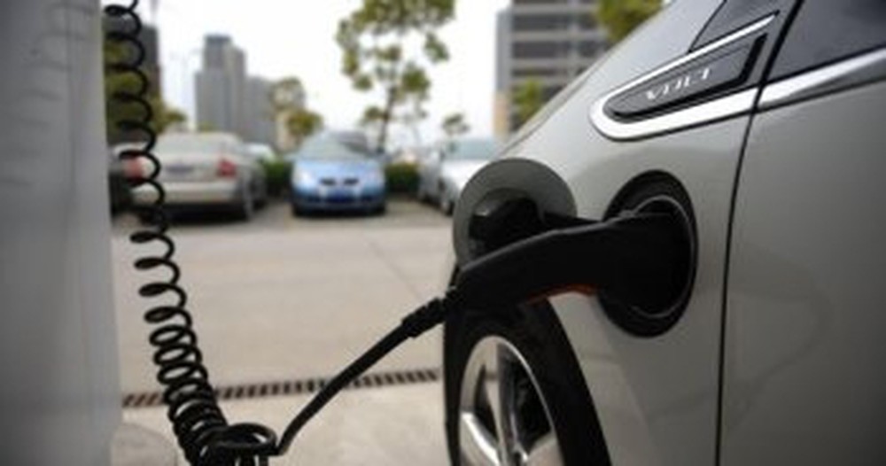 0,56 là số điểm sạc trung bình cho mỗi 100 km tại Canada