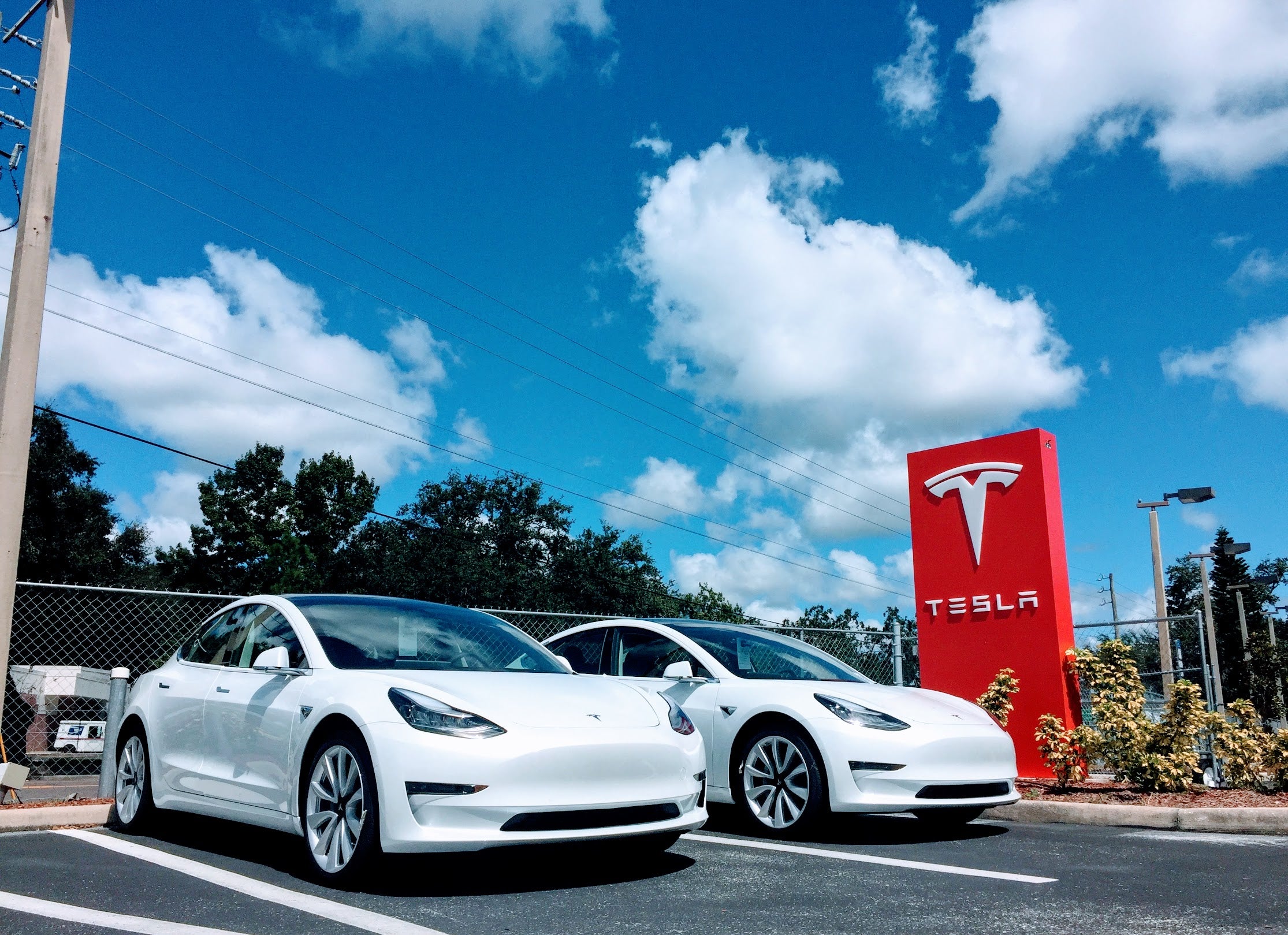 Tesla, hãng xe điện thành công nhất nước Mỹ cũng từng có thời điểm lao đao
