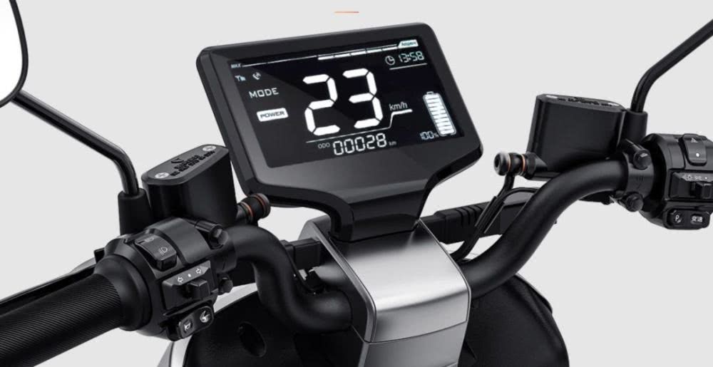 Trang bị màn hình điều khiển LCD 7 inch hiện đại