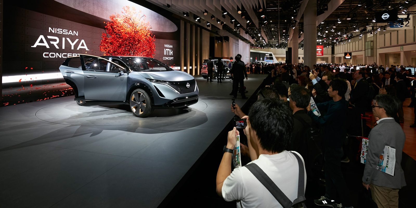 Nissan ra mắt mẫu xe điện mới
