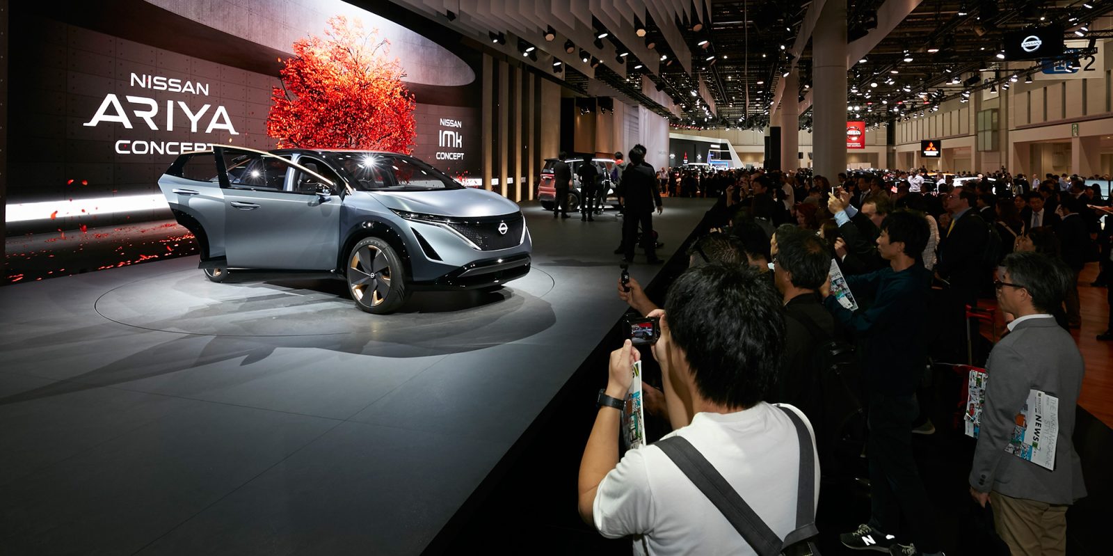 Nissan ra mắt mẫu xe điện mới Nissan ra mắt mẫu xe điện mới