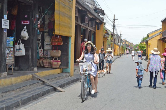 Thành phố cũng sẽ mở rộng không gian phố dành cho người đi bộ và xe không động cơ Thành phố cũng sẽ mở rộng không gian phố dành cho người đi bộ và xe không động cơ