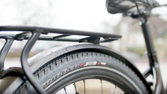 Lốp xe và yên sau Lốp xe và yên sau