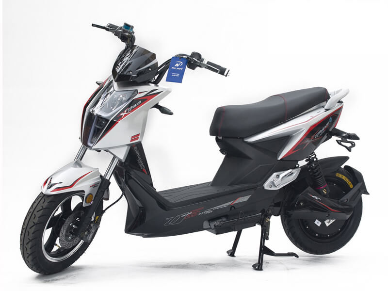 Một trong những mẫu xe máy điện đang được ưa chuộng trên thị trường Một trong những mẫu xe máy điện đang được ưa chuộng trên thị trường