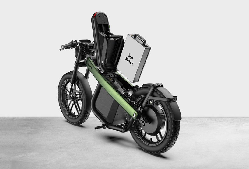 Chiếc xe có khối pin lắp bên dưới khung và có thể tháo rời khi nâng yên Chiếc xe có khối pin lắp bên dưới khung và có thể tháo rời khi nâng yên
