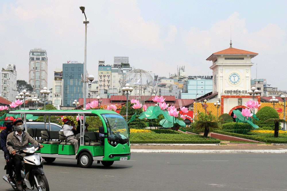 Đầu năm 2017, UBND thành phố Hồ Chí Minh đã đưa vào hoạt động nhiều tuyến xe buýt điện Đầu năm 2017, UBND thành phố Hồ Chí Minh đã đưa vào hoạt động nhiều tuyến xe buýt điện