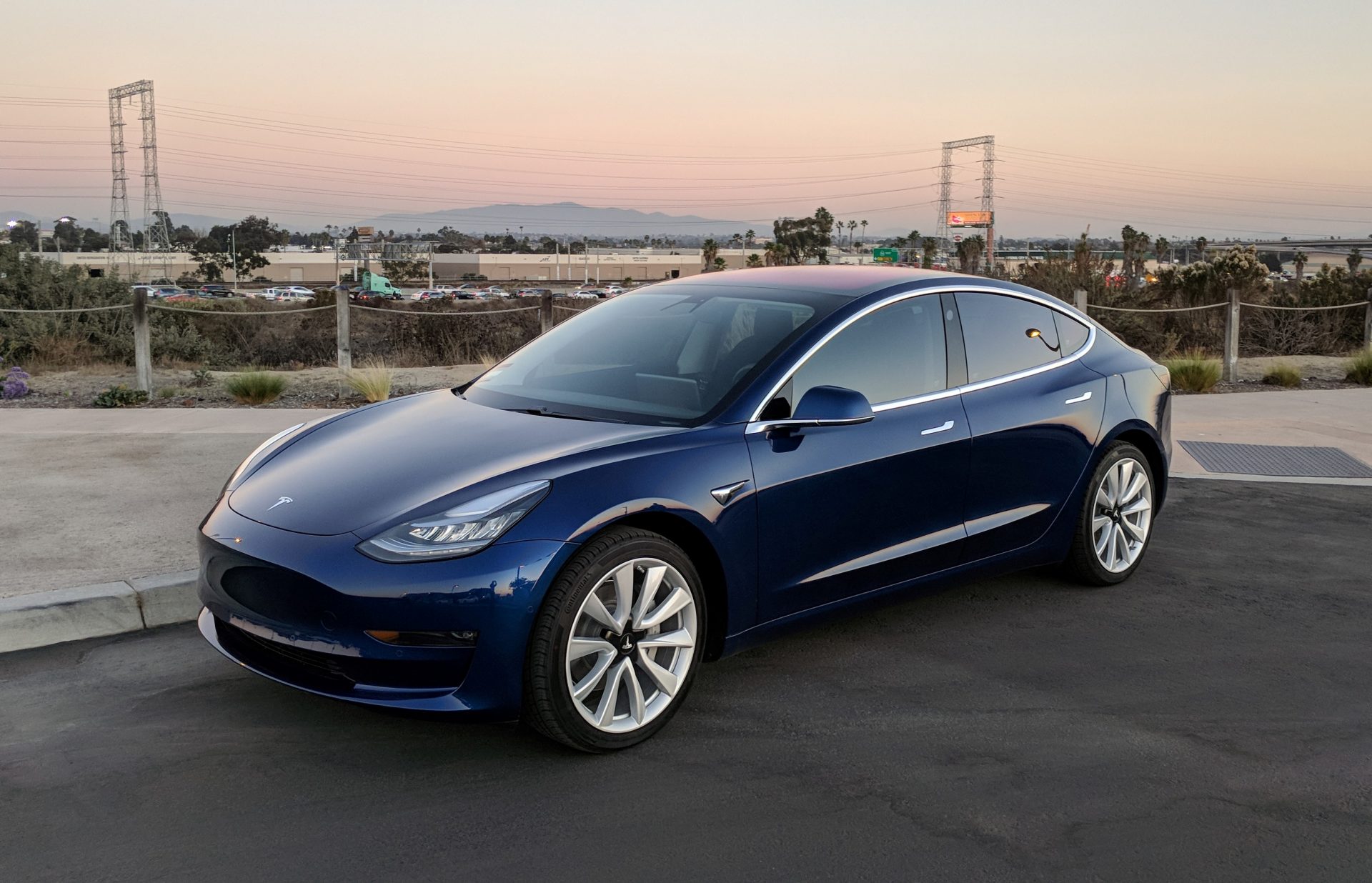 Model 3 chính là nguyên nhân dẫn đến sự hao hụt tài chính của Tesla Model 3 chính là nguyên nhân dẫn đến sự hao hụt tài chính của Tesla