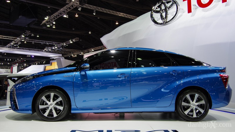 Toyota sẽ bán xe chạy nhiên liệu Hydro Mirai ra thị trường với giá khoảng 50.000 USD Toyota sẽ bán xe chạy nhiên liệu Hydro Mirai ra thị trường với giá khoảng 50.000 USD