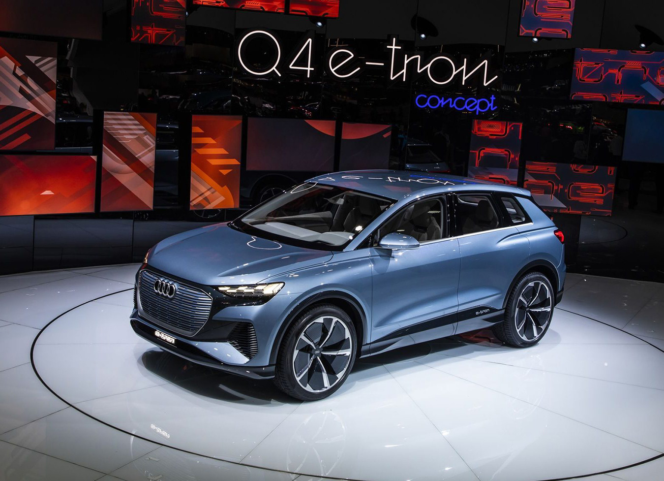Audi Q4 có thiết kế hiện đại, đồng bộ, rất phù hợp với nhu cầu của khách hàng Audi Q4 có thiết kế hiện đại, đồng bộ, rất phù hợp với nhu cầu của khách hàng