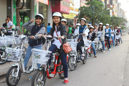 Xe điện ngày càng được nhiều người lựa chọn Xe điện ngày càng được nhiều người lựa chọn